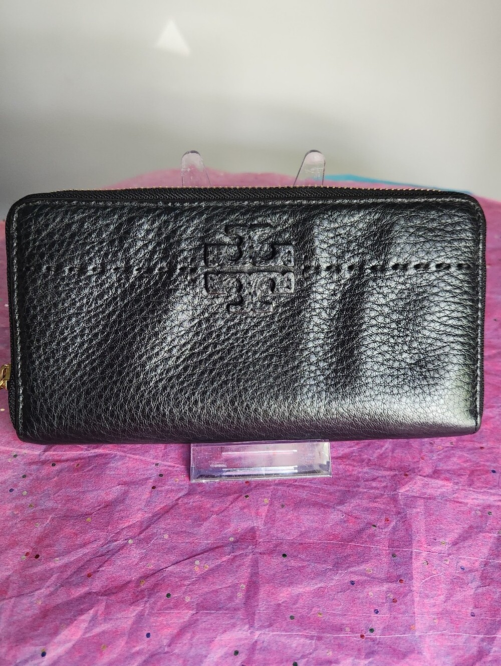 Tory Burch Black Pebbled Leather Zip Wallet EUC